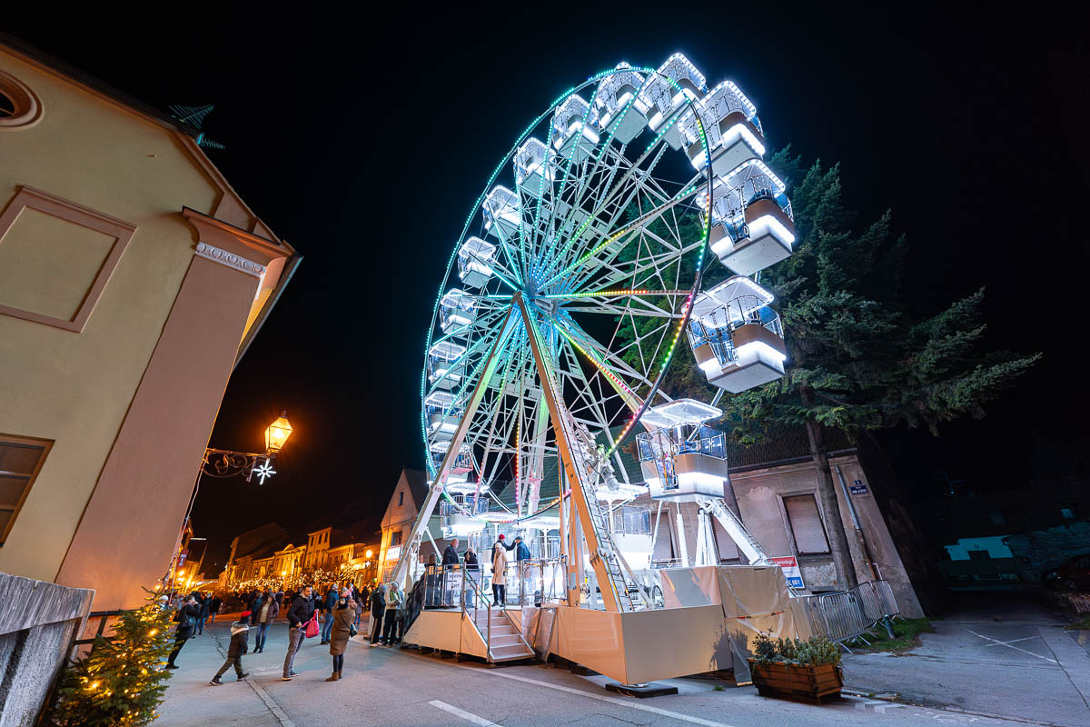 30.11.2024. – Advent i paljenje prve svijeće ispred katedrale_FB Media (15 of 25)