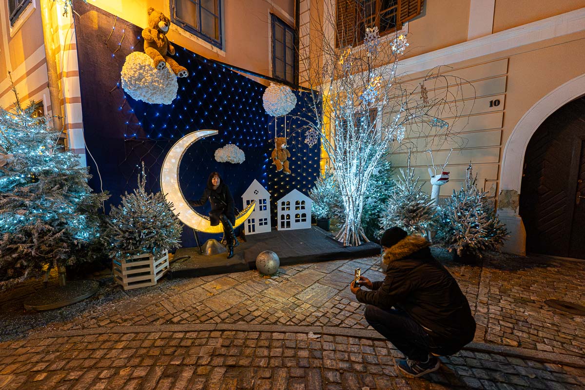 30.11.2024. – Advent i paljenje prve svijeće ispred katedrale_FB Media (16 of 25)