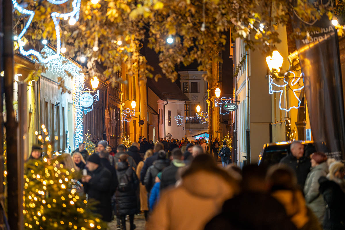 30.11.2024. – Advent i paljenje prve svijeće ispred katedrale_FB Media (18 of 25)