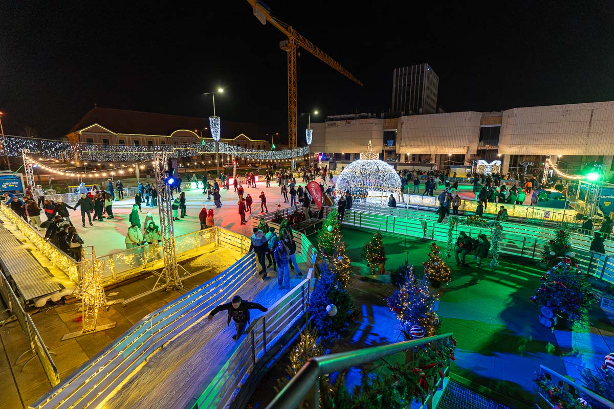 30.11.2024. – Advent i paljenje prve svijeće ispred katedrale_FB Media (21 of 25)