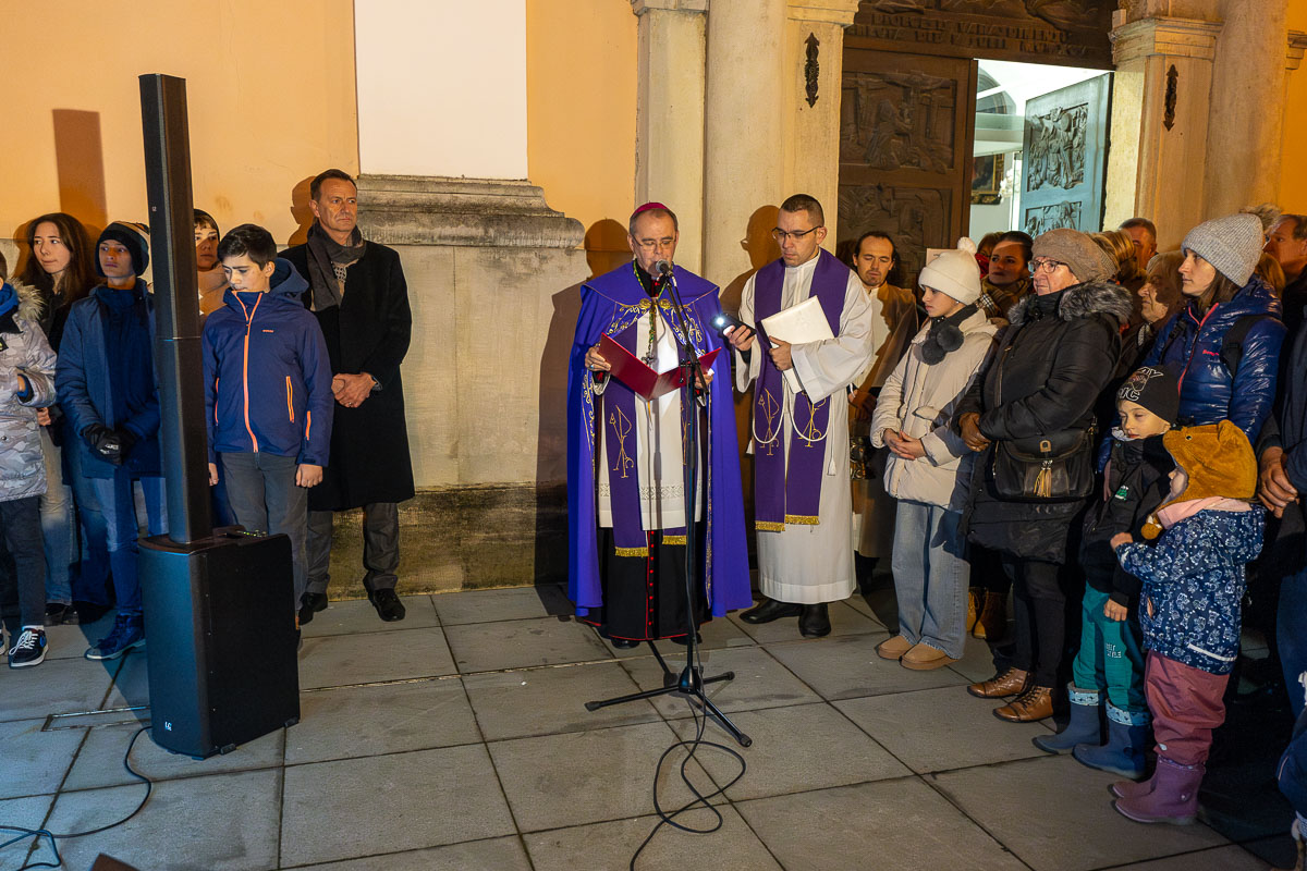 30.11.2024. – Advent i paljenje prve svijeće ispred katedrale_FB Media (3 of 25) 30.11.2024. – Advent i paljenje prve svijeće ispred katedrale_FB Media (3 of 25)