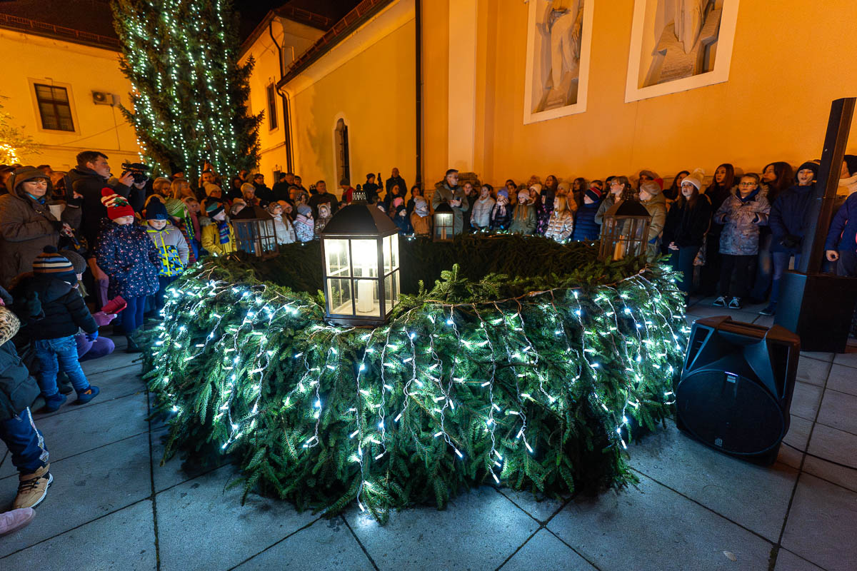 30.11.2024. – Advent i paljenje prve svijeće ispred katedrale_FB Media (8 of 25) 30.11.2024. – Advent i paljenje prve svijeće ispred katedrale_FB Media (8 of 25)