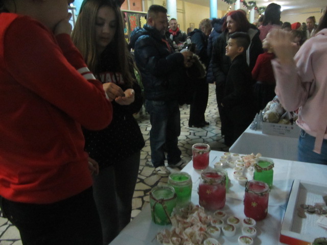 Božićni sajam u V. osnovnoj školi