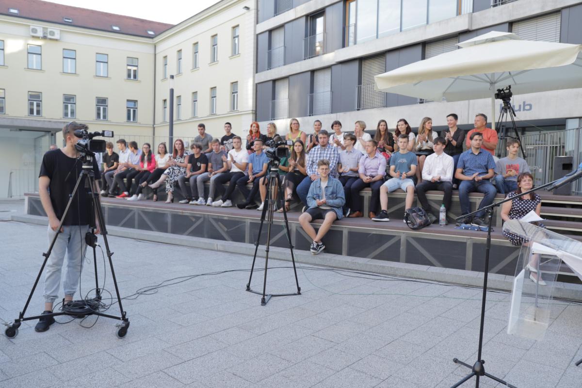 Image 5418860 (auto) Image 5418860 (auto)