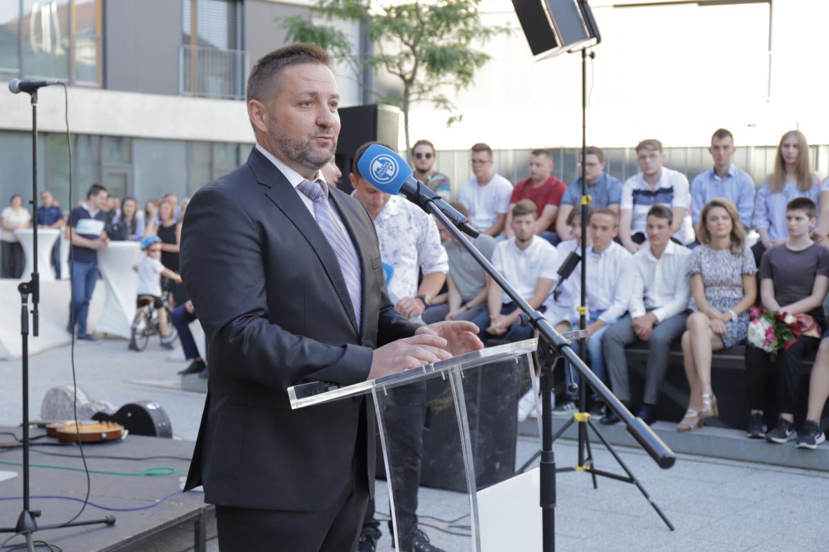 Image 5418852 (auto) Image 5418852 (auto)