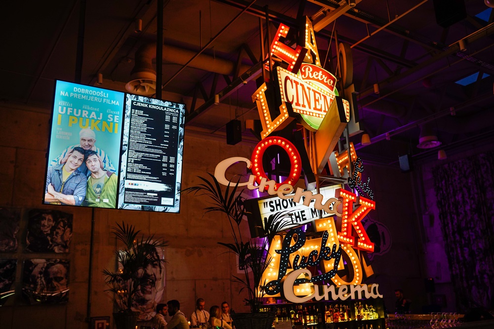 Ufuraj se i pukni, premijera Zagreb