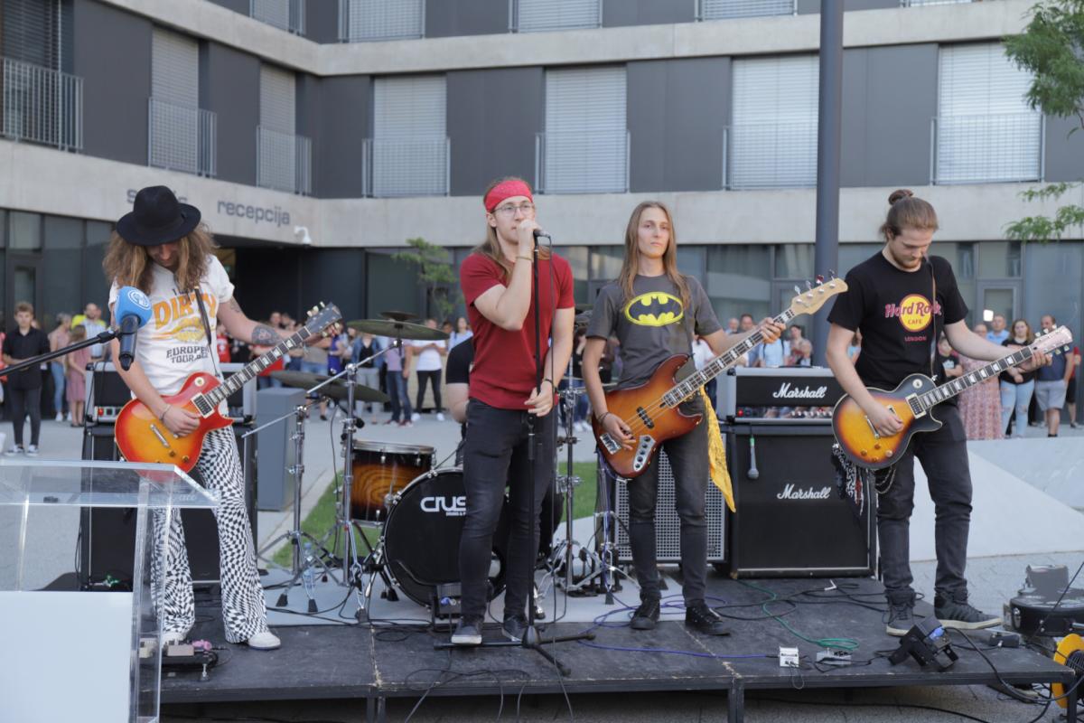 Image 5418880 (auto) Image 5418880 (auto)