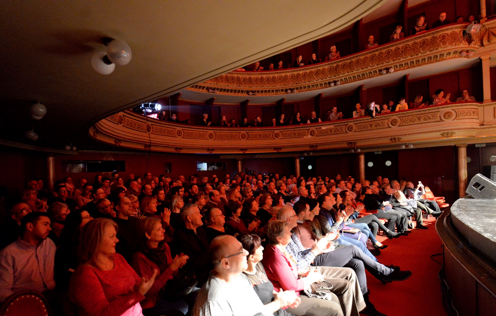 GLAZBENA ‘POSLASTICA’ Tamburaški orkestar varaždinskog CTK-a i Đani Stipaničev oduševili publiku u varaždinskom HNK GLAZBENA ‘POSLASTICA’ Tamburaški orkestar varaždinskog CTK-a i Đani Stipaničev oduševili publiku u varaždinskom HNK