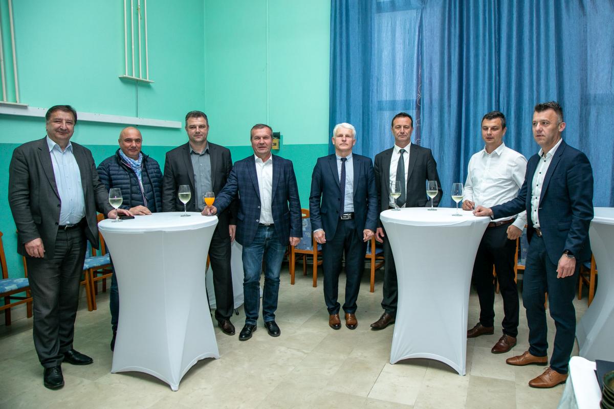 Image 5662611 (auto) Image 5662611 (auto)