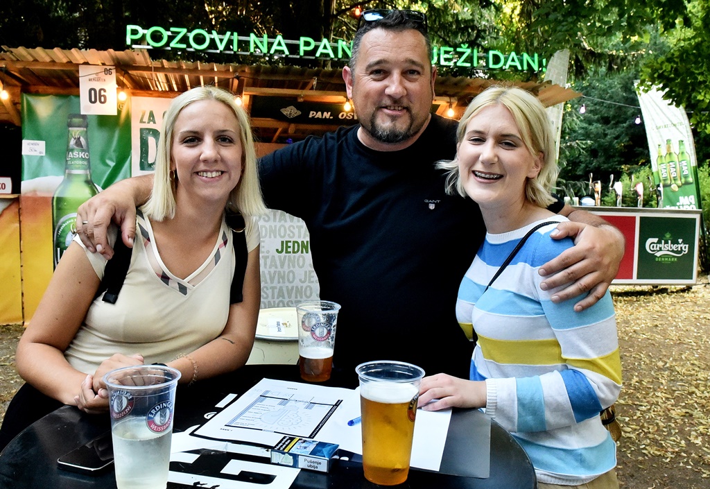 Biergarten 15.6.2022. Open air pub quiz by Darac