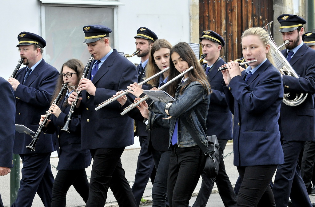 DAN VATROGASACA Varaždinski vatrogasci postrojeni prošli kroz grad i proslavili blagdan svetog Florijana, svog zaštitnika