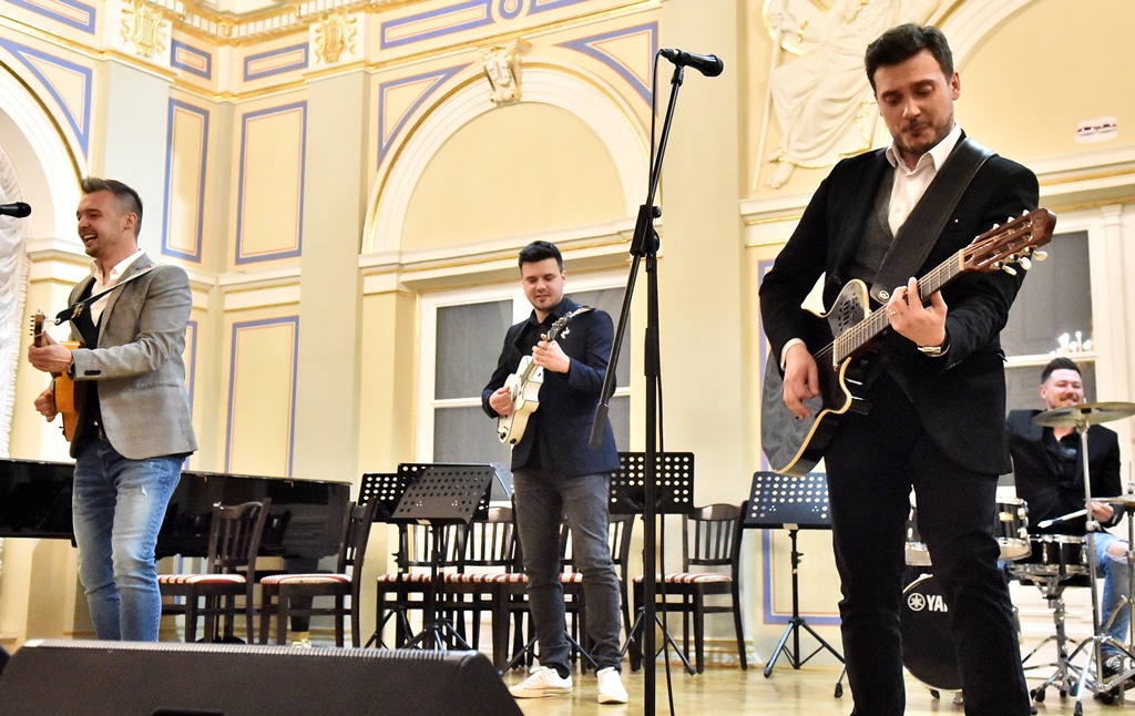 Image 5645045 (auto)