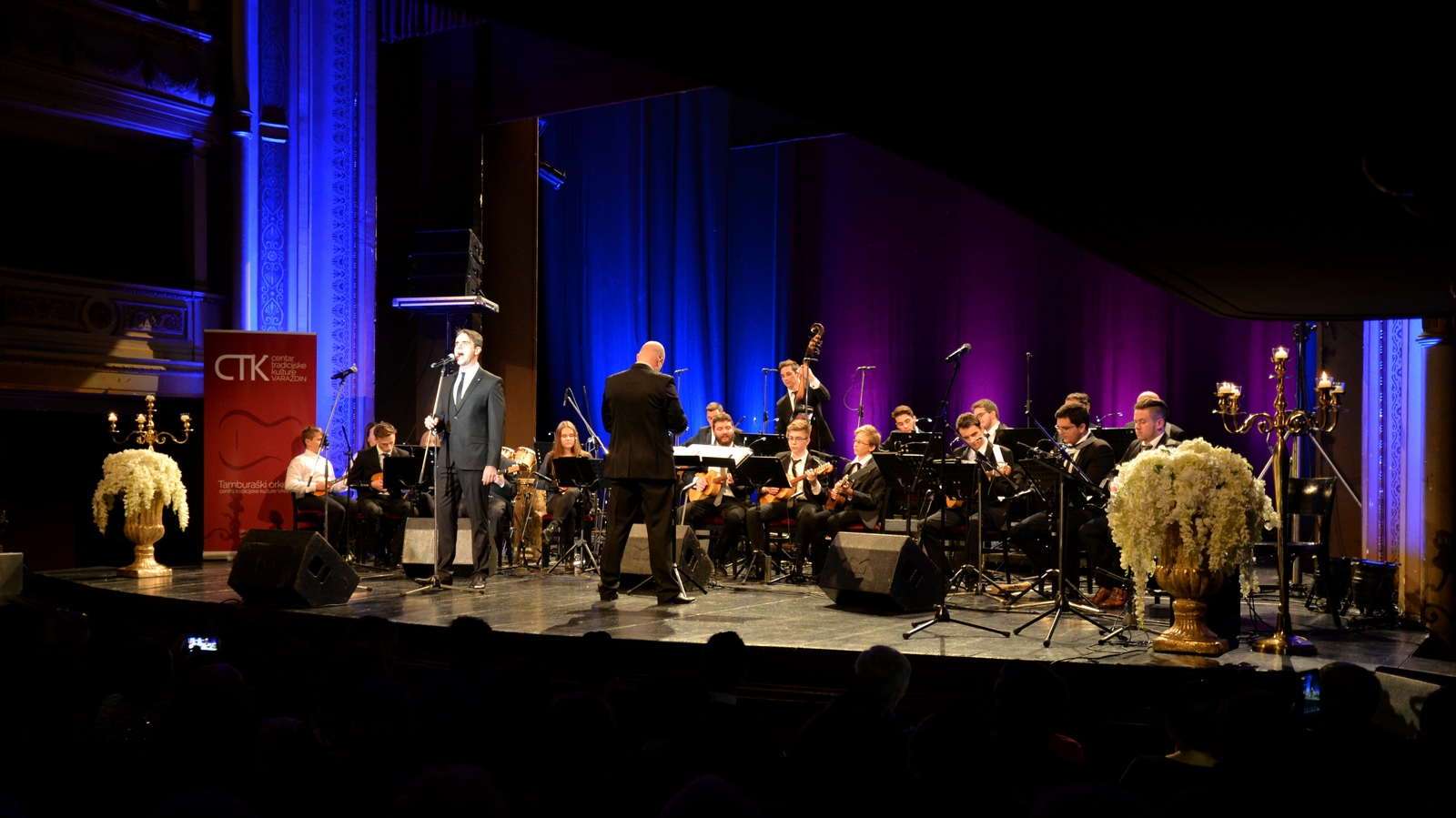 GLAZBENA ‘POSLASTICA’ Tamburaški orkestar varaždinskog CTK-a i Đani Stipaničev oduševili publiku u varaždinskom HNK GLAZBENA ‘POSLASTICA’ Tamburaški orkestar varaždinskog CTK-a i Đani Stipaničev oduševili publiku u varaždinskom HNK