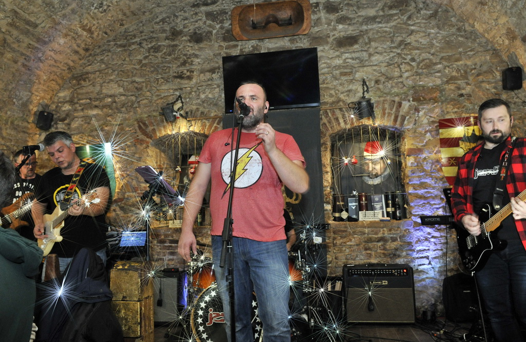 IT’S ONLY ROCK ‘N’ ROLL Band jamIT prodrmao publiku u Medinoj škrinji