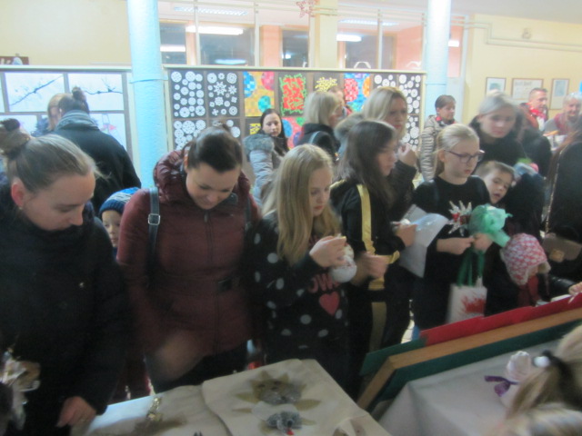 Božićni sajam u V. osnovnoj školi