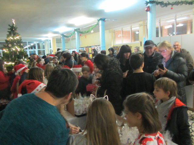 Božićni sajam u V. osnovnoj školi