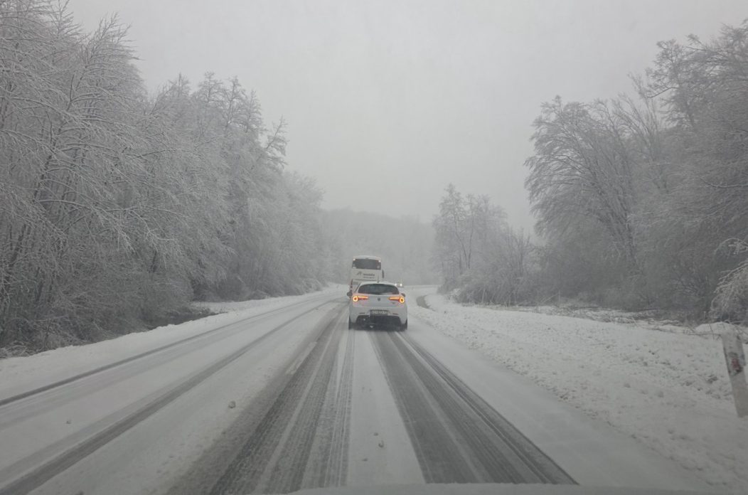 snijeg jak vjetar marof snijeg jak vjetar marof