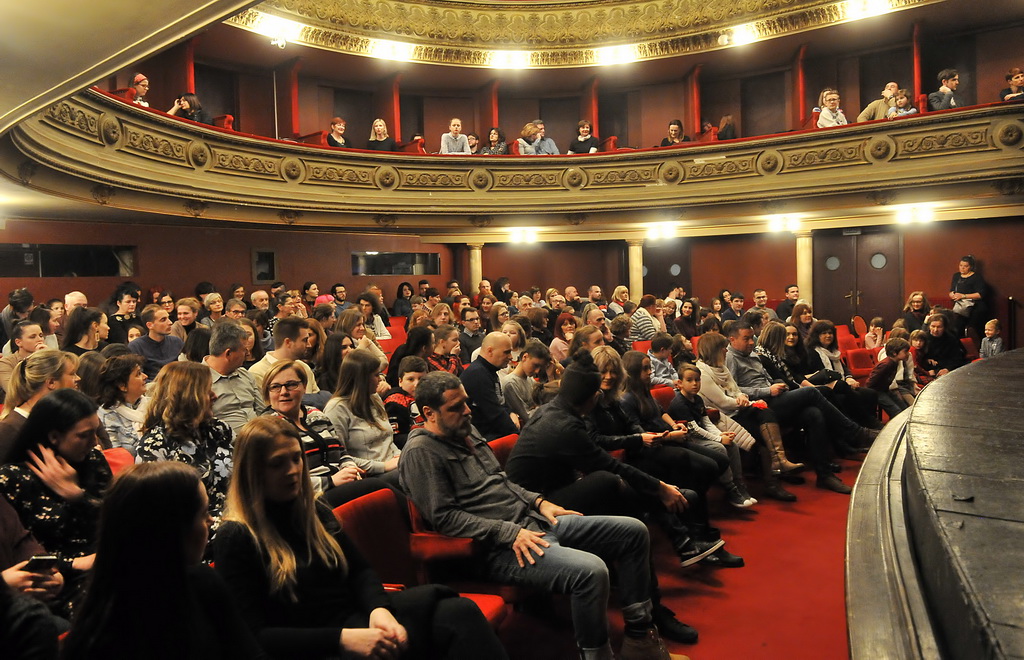 Praizvedba predstave Trojica u Trnju