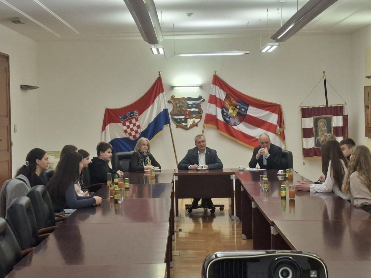 42afb2c5-0f65-4657-9191-9c4152b32c4c