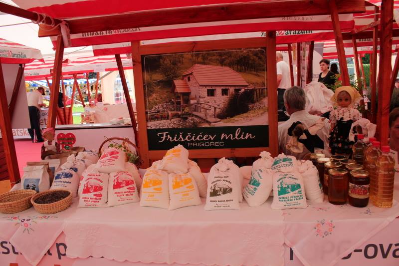 1353770611526925581146015615929