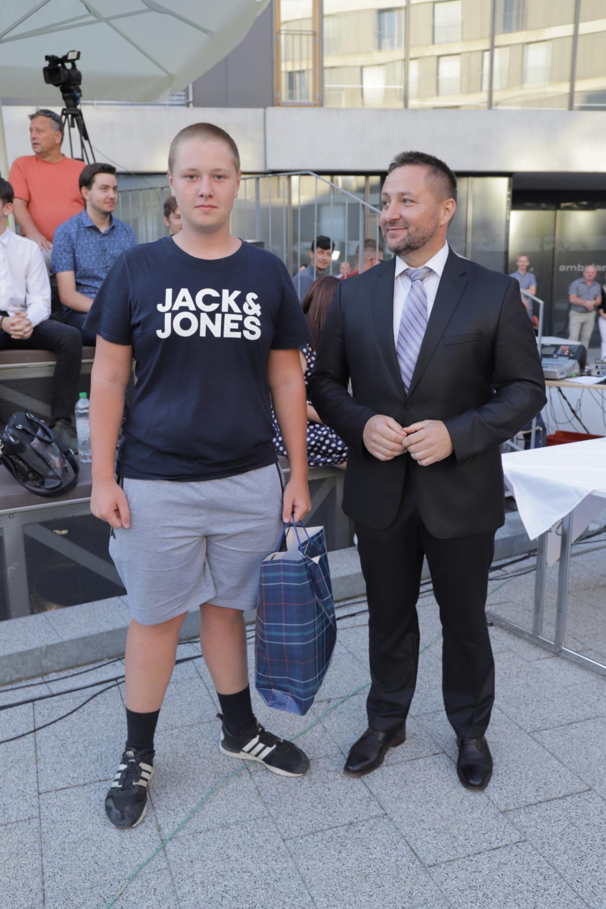 Image 5418874 (auto) Image 5418874 (auto)