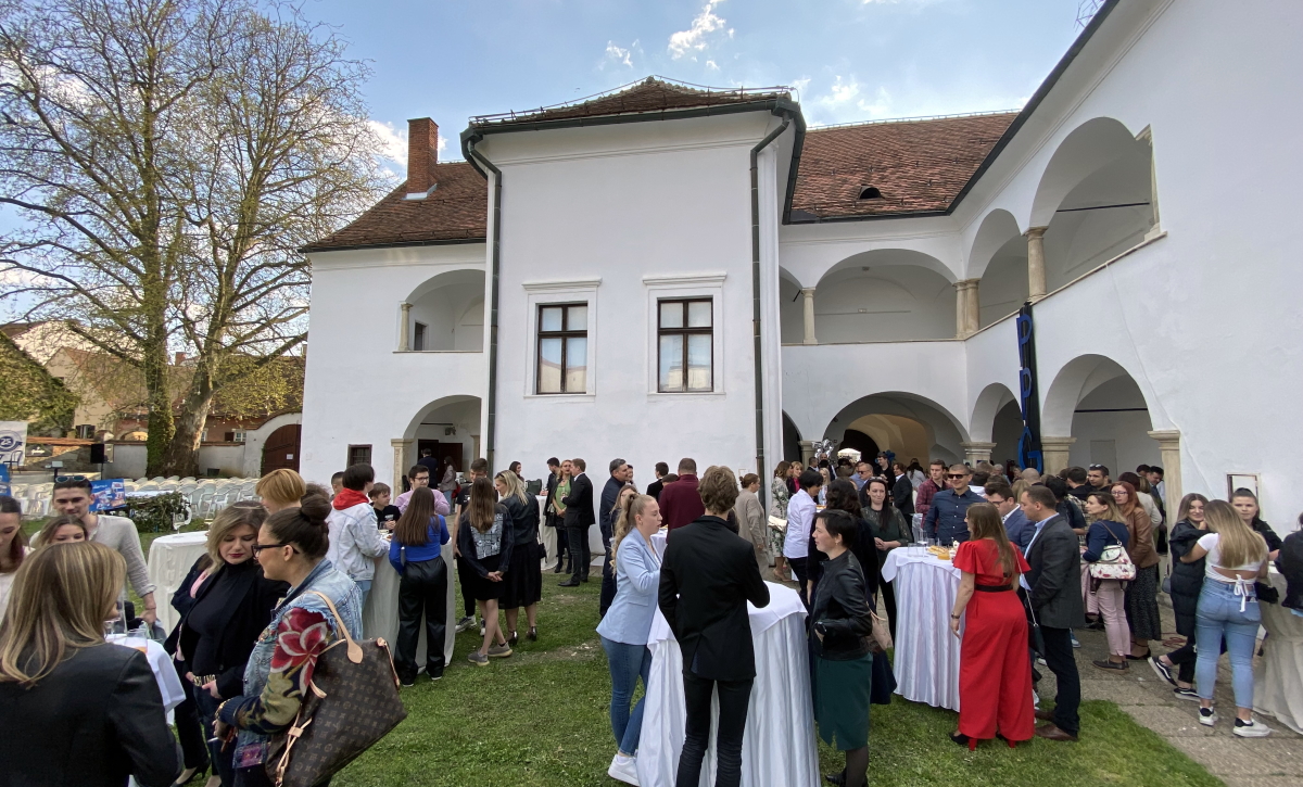 prva privatna gimnazija s pravom javnosti 2