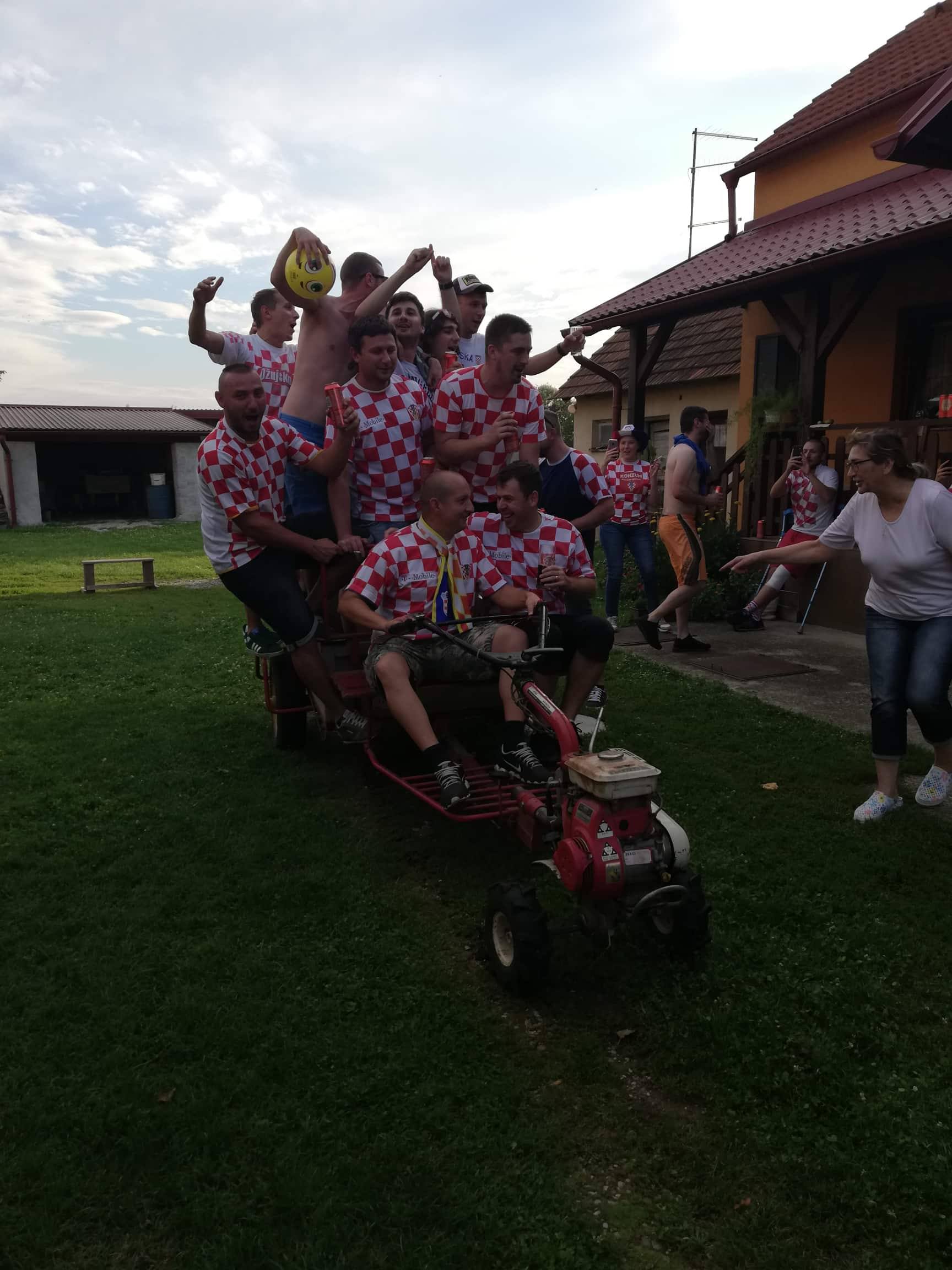 Image 2744371 (auto) Image 2744371 (auto)