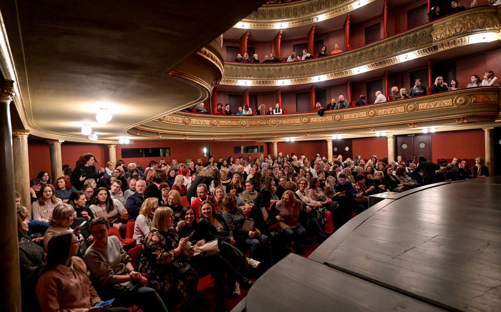 Tjedan smijeha, Kerekesh Teatar