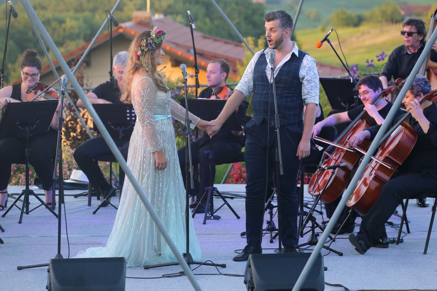 ZA PAMĆENJE Veličanstven koncert Evelin Novak, Bernharda Hanskyja i Dore Dučakijević uz pratnju Zagrebačkih solista u Zmajevom vrtu