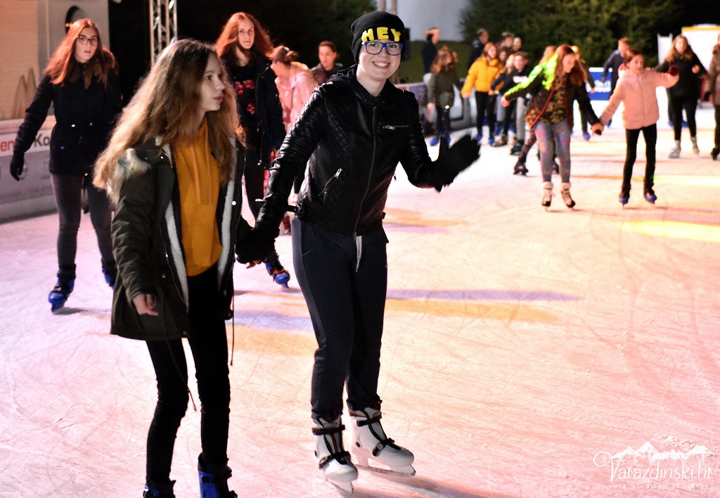 Ledena čarolija na Starom gradu, klizalište, ledeni tobogan,