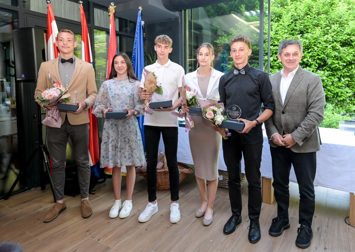 Image 5374086 (auto)