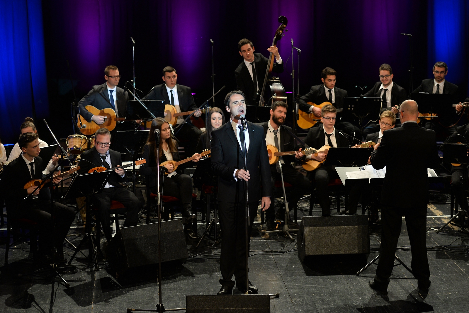 GLAZBENA ‘POSLASTICA’ Tamburaški orkestar varaždinskog CTK-a i Đani Stipaničev oduševili publiku u varaždinskom HNK GLAZBENA ‘POSLASTICA’ Tamburaški orkestar varaždinskog CTK-a i Đani Stipaničev oduševili publiku u varaždinskom HNK