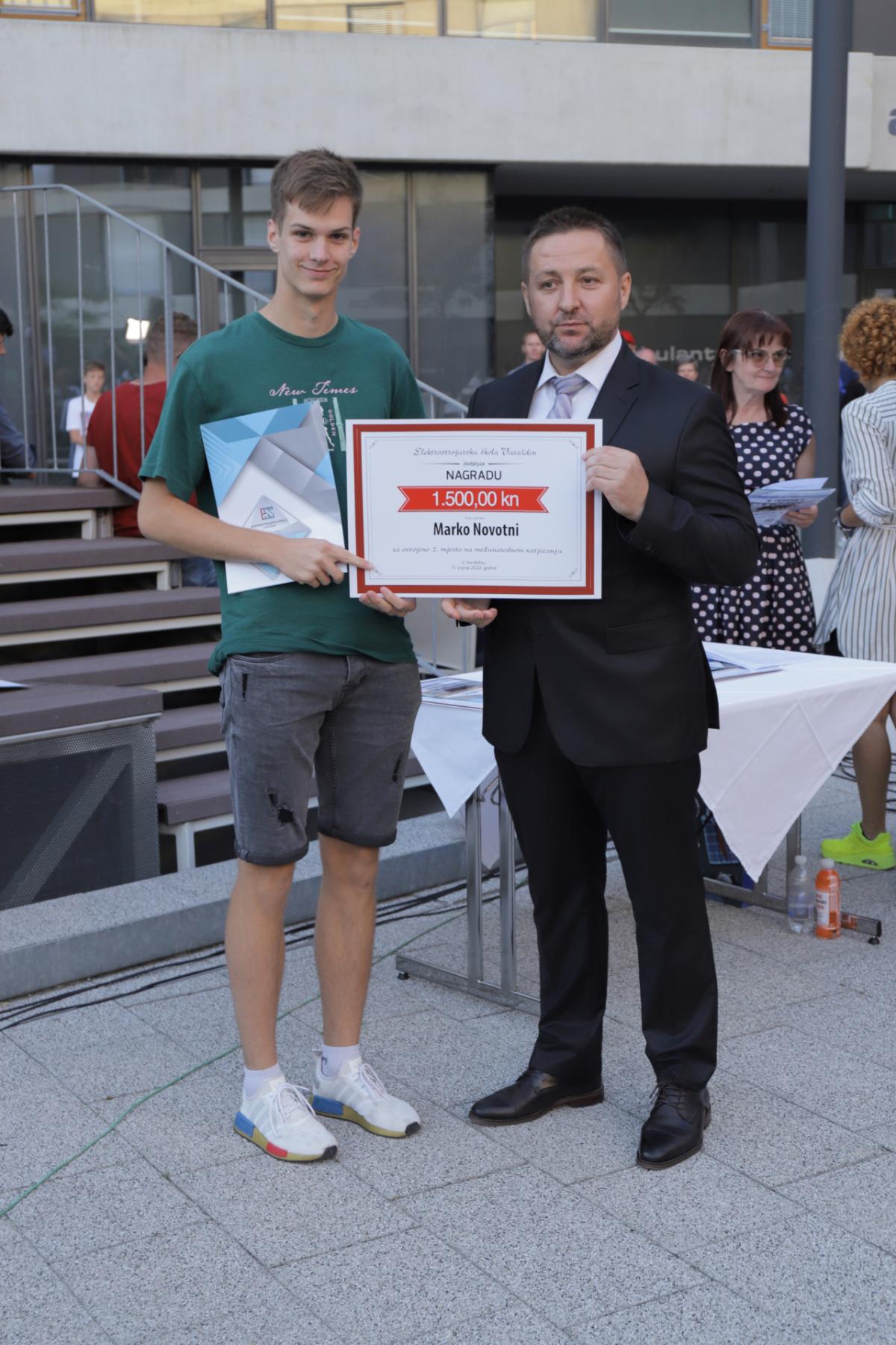 Image 5418912 (auto) Image 5418912 (auto)