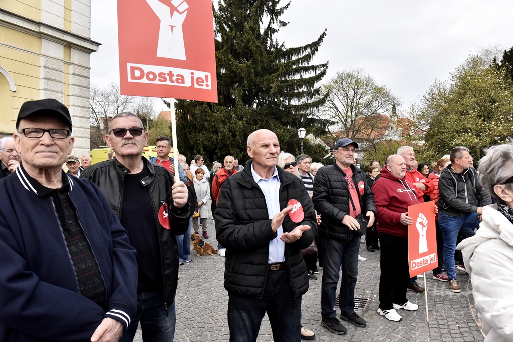 Prosvjed ‘Dosta je!’