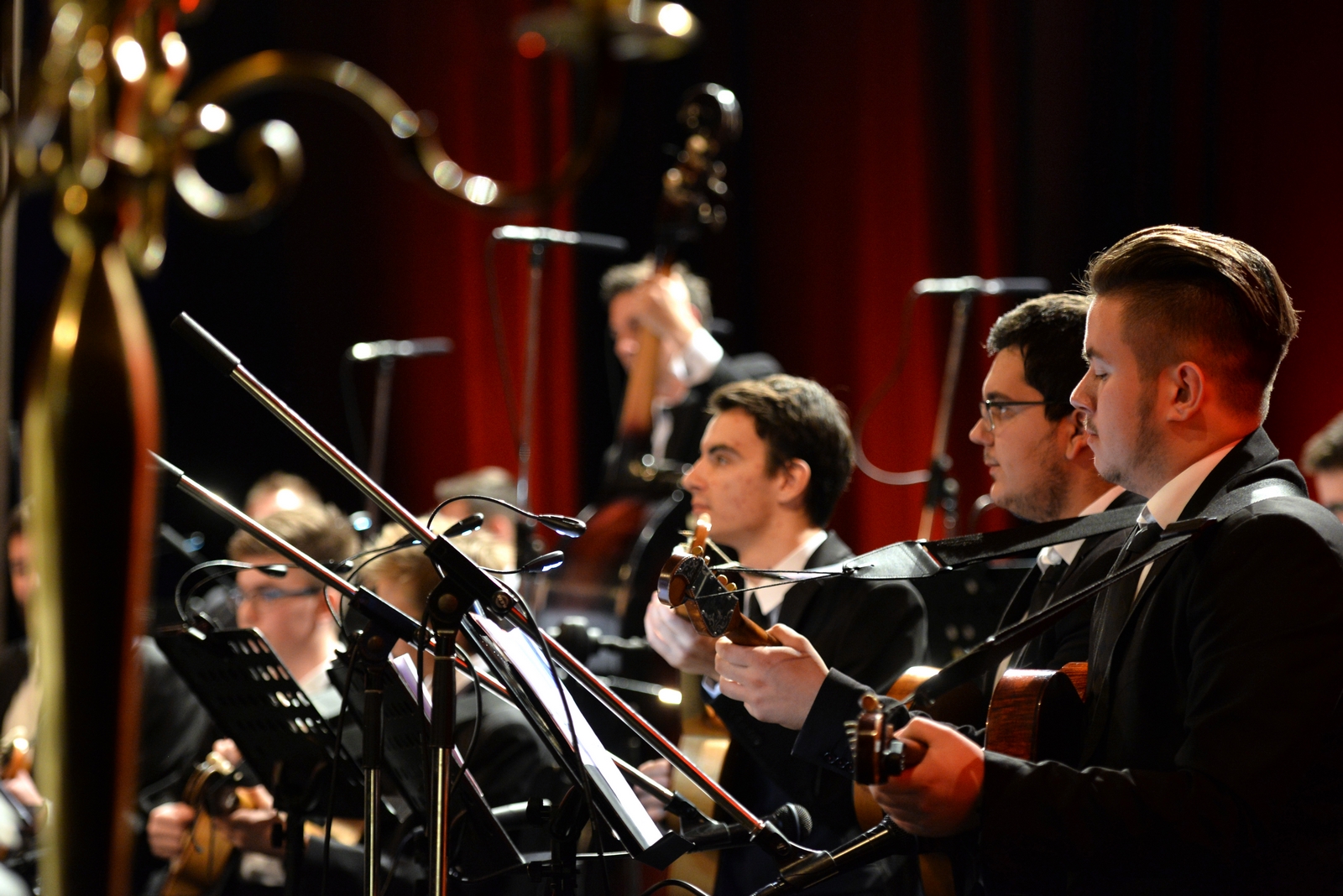 GLAZBENA ‘POSLASTICA’ Tamburaški orkestar varaždinskog CTK-a i Đani Stipaničev oduševili publiku u varaždinskom HNK GLAZBENA ‘POSLASTICA’ Tamburaški orkestar varaždinskog CTK-a i Đani Stipaničev oduševili publiku u varaždinskom HNK