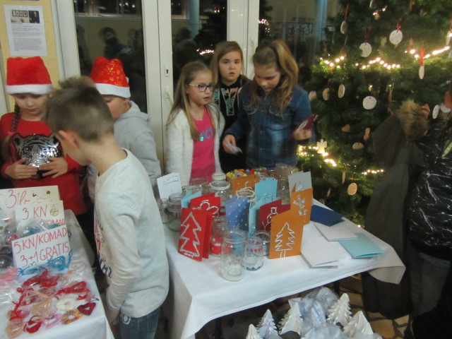 Božićni sajam u V. osnovnoj školi