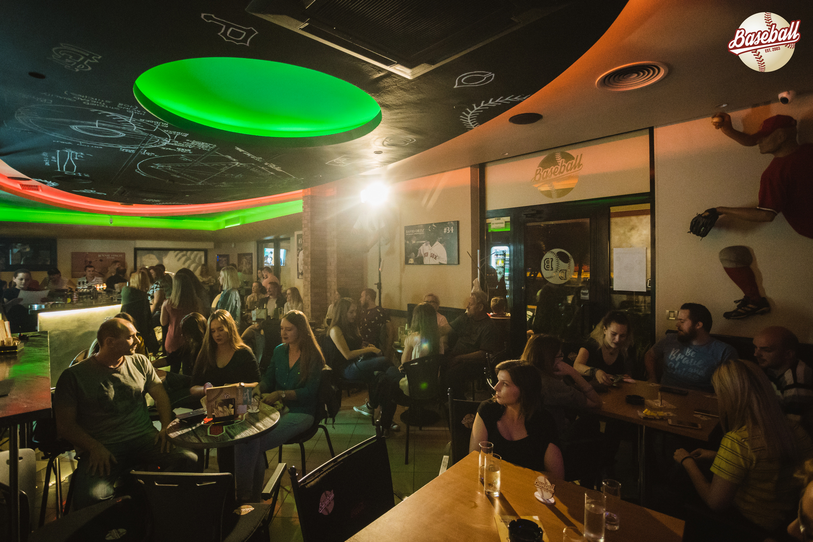 Studio smijeha u Baseball baru Studio smijeha u Baseball baru