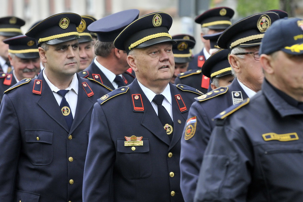 DAN VATROGASACA Varaždinski vatrogasci postrojeni prošli kroz grad i proslavili blagdan svetog Florijana, svog zaštitnika