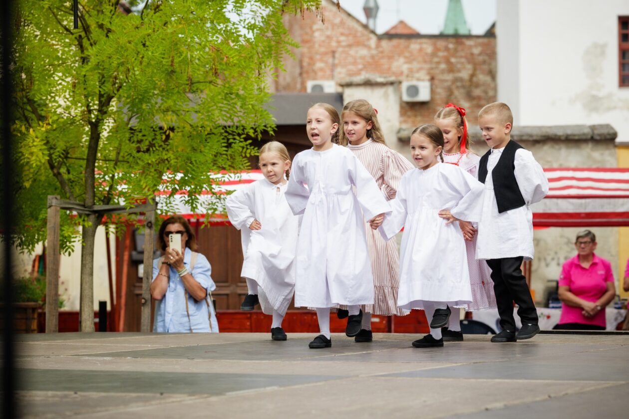 543111198_1715611356047708_4493277742975717590_n