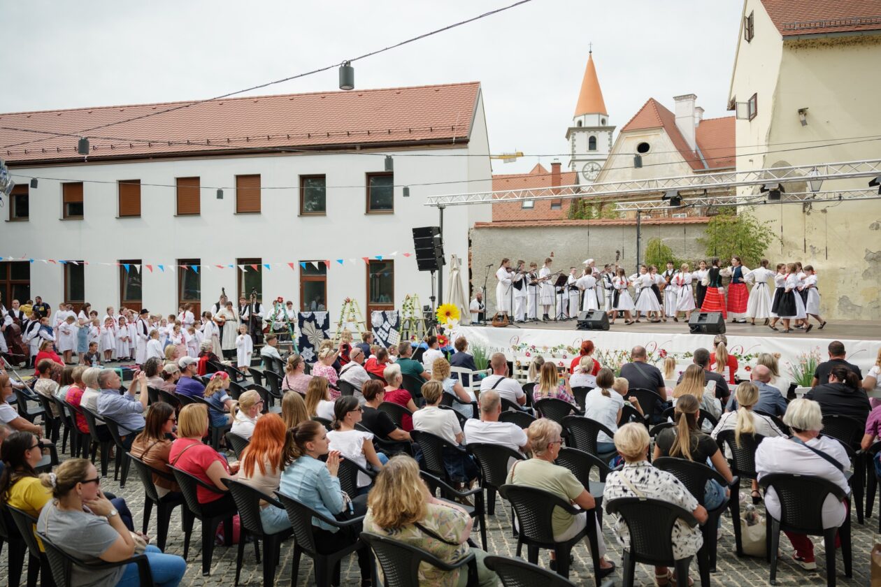 545391197_1715611909380986_2827367649000347752_n