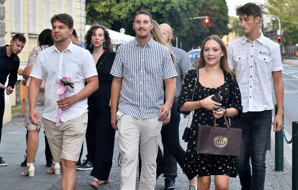 Image 5449346 (auto)