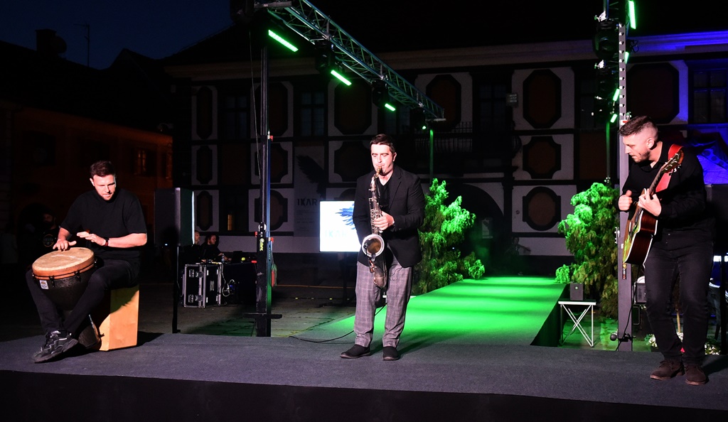 Image 5732339 (auto)