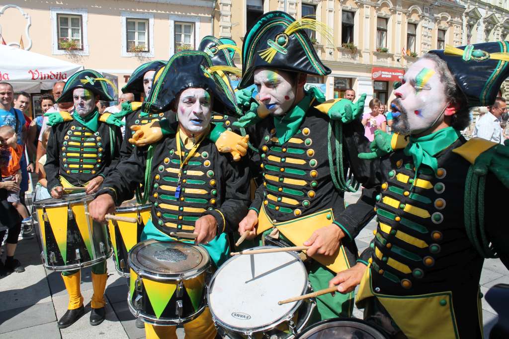 fanfaratranse021561717