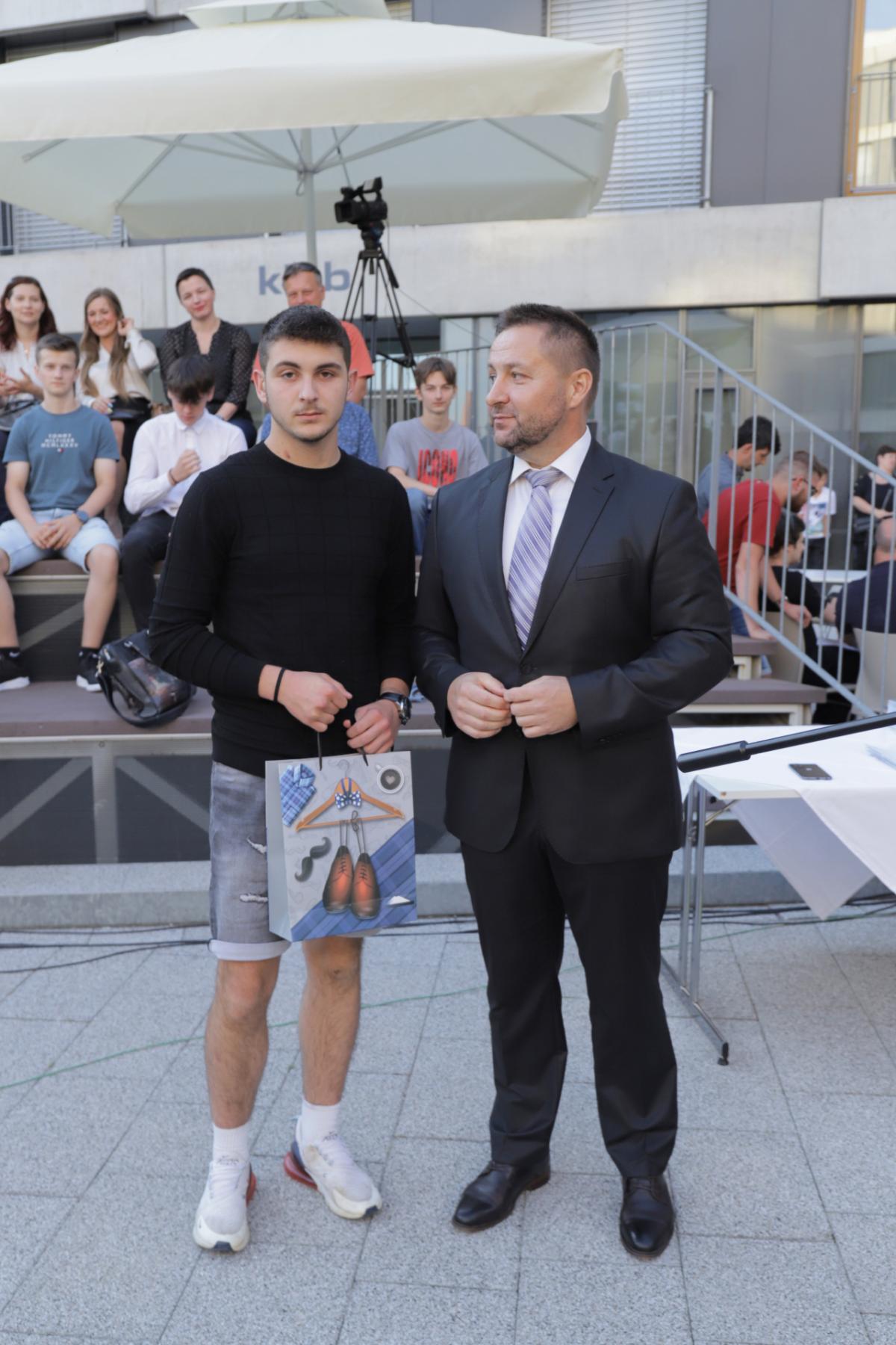 Image 5418870 (auto) Image 5418870 (auto)