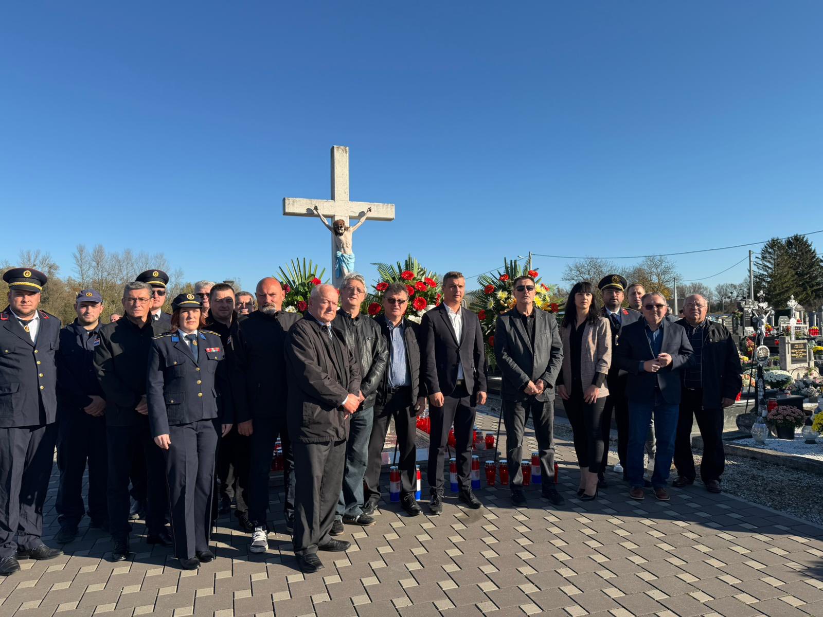 574086786_1357068103098600_1495091981198398551_n 574086786_1357068103098600_1495091981198398551_n