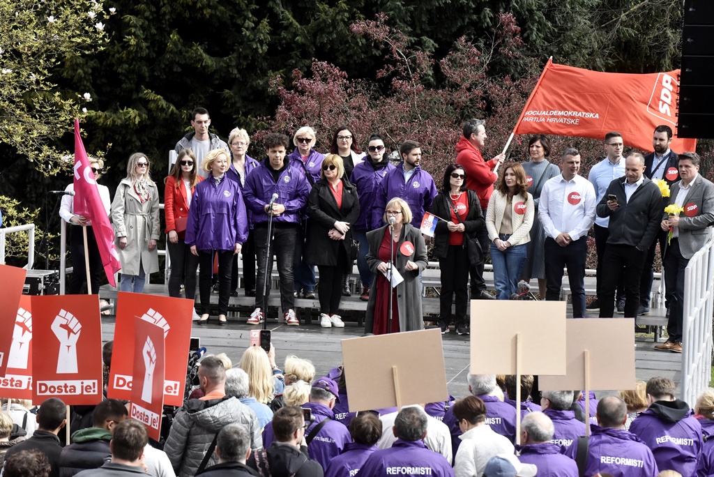 Prosvjed ‘Dosta je!’