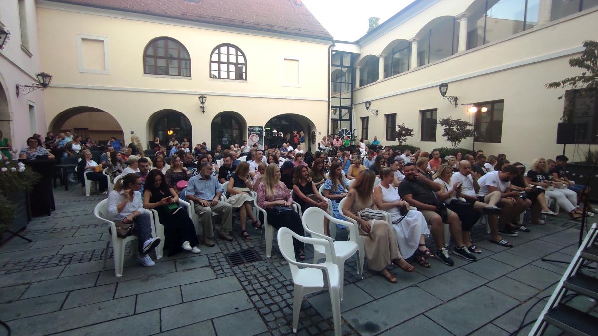 Image 5423314 (auto) Image 5423314 (auto)