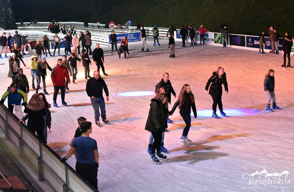 Ledena čarolija na Starom gradu, klizalište, ledeni tobogan,