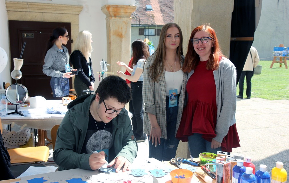 Prva privatna gimnazija s pravom javnosti