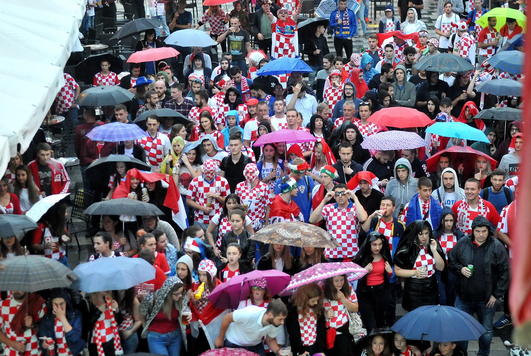 Navijači na Korzu, utakmica Hrvatska – Engleska